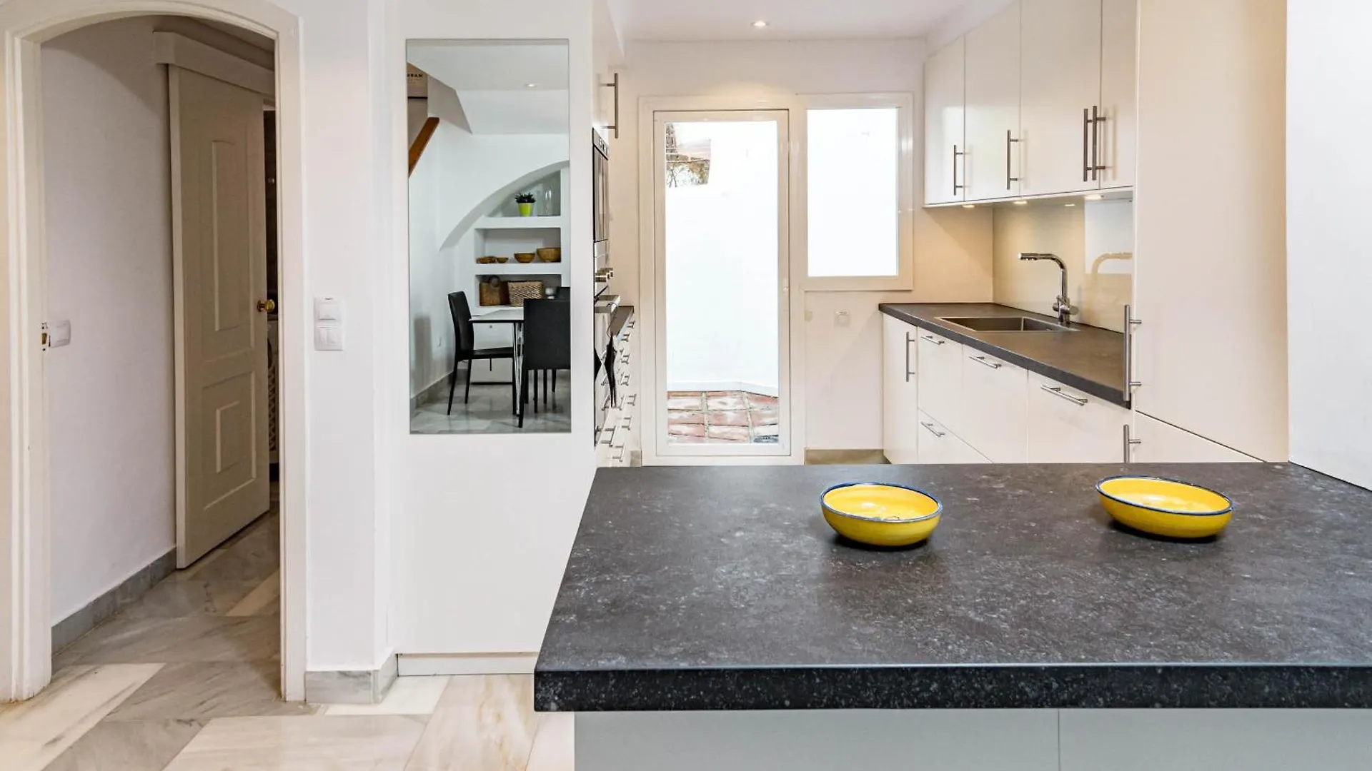 Willa 3 Townhouse With Private Garden In Marbella