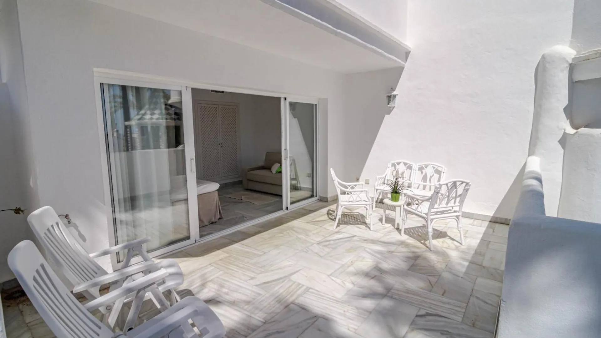 Willa 3 Townhouse With Private Garden In Marbella