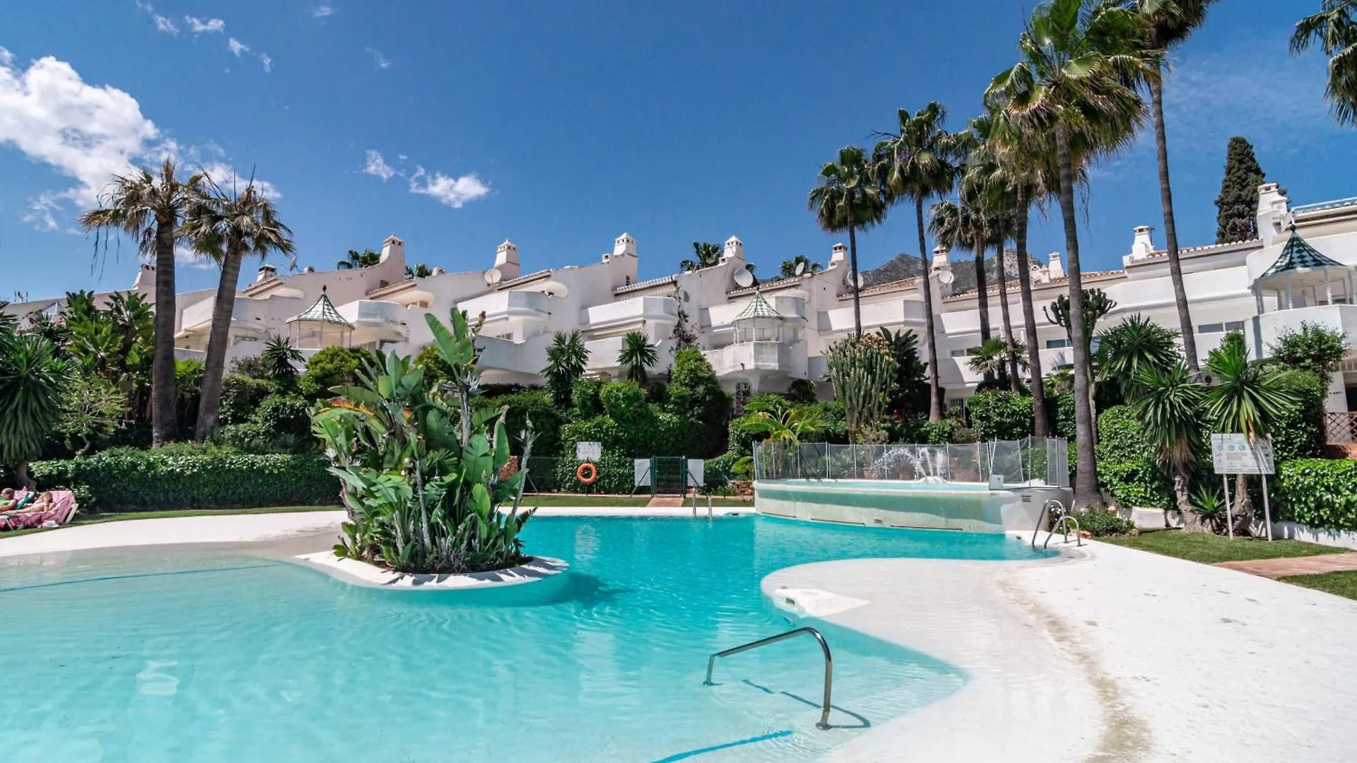 Willa 3 Townhouse With Private Garden In Marbella Hiszpania