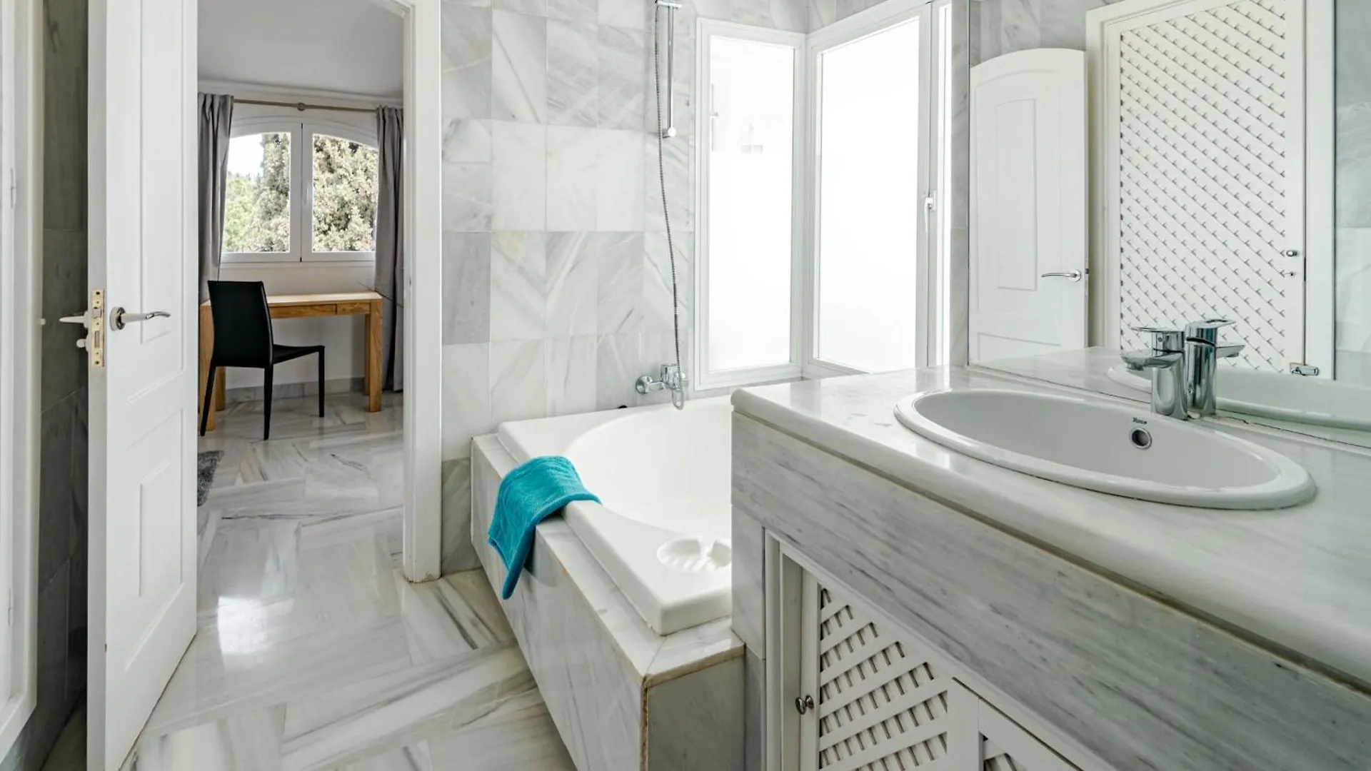 Dom wakacyjny Willa 3 Townhouse With Private Garden In Marbella