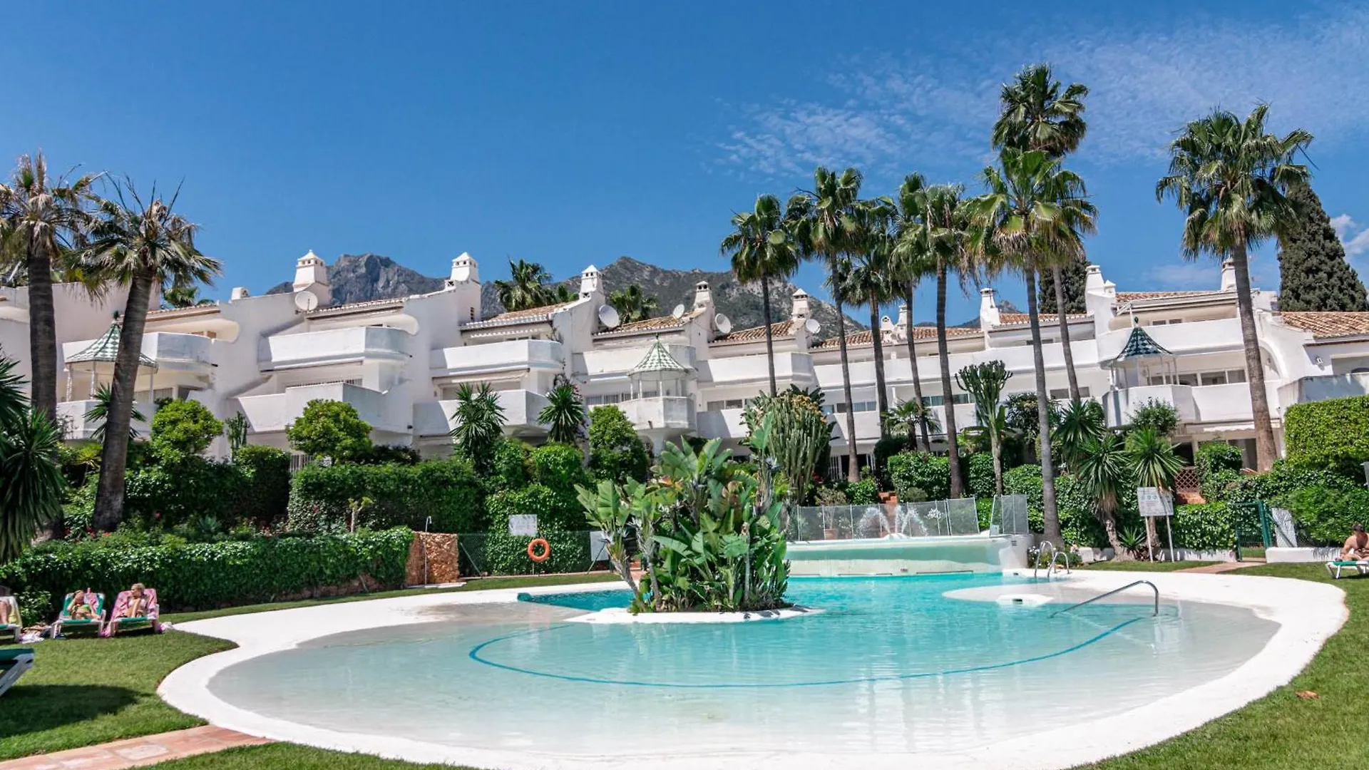 3 Townhouse With Private Garden In Marbella Villa Holiday home